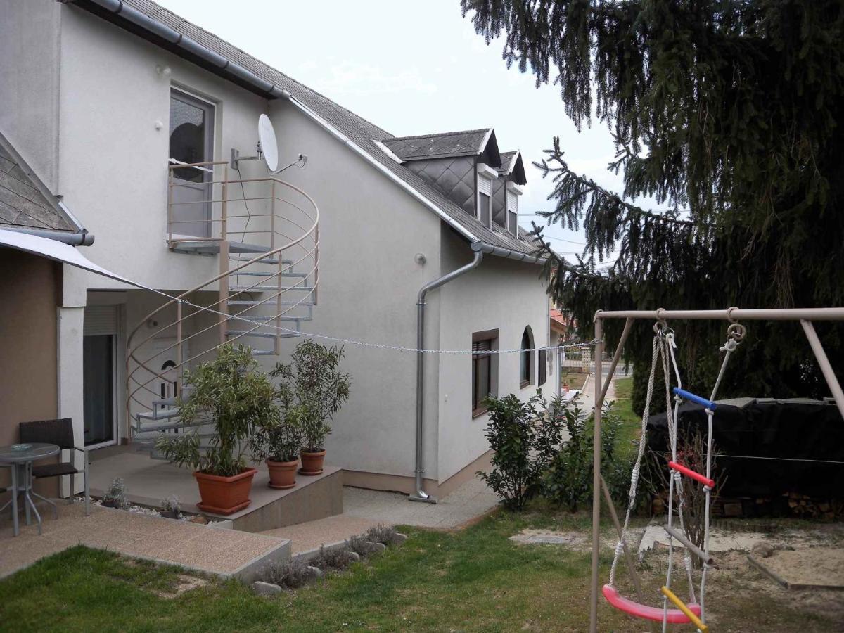 Apartments In Balatongyoeroek 34590 Екстериор снимка